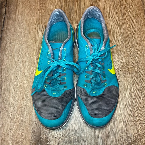 Nike Running Shoes - Picture 2 of 6